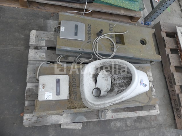 Urinoir met geïntegreerd geberit sanbloc-systeem - afbeelding 2 van  5