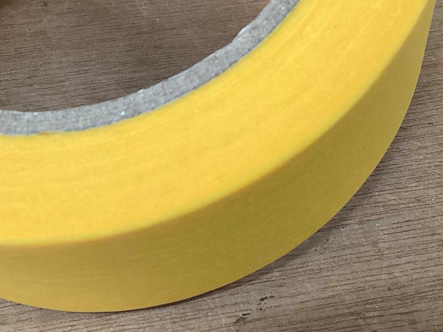 Uv gold afplaktape, 38mm x 50 mtr (30x) - afbeelding 3 van  3