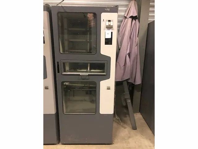 V90 - brood - vending machine - afbeelding 2 van  2