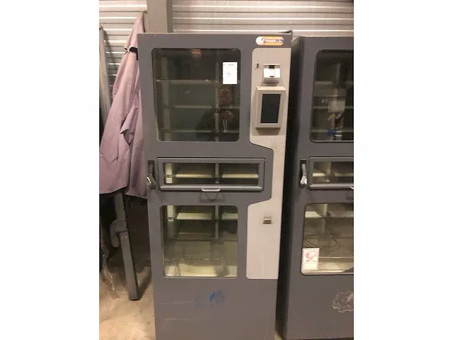 V90 - brood - vending machine - afbeelding 2 van  3