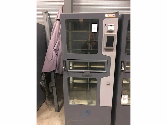 V90 - brood - vending machine - afbeelding 3 van  3