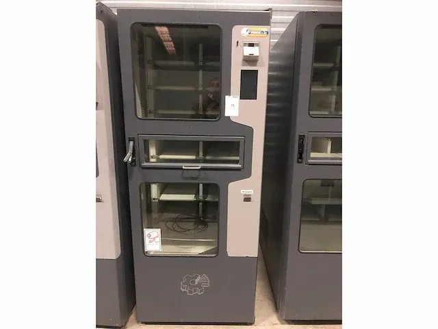 V90 - brood - vending machine - afbeelding 3 van  3