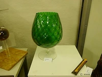 Vaas in groen glas - afbeelding 1 van  1