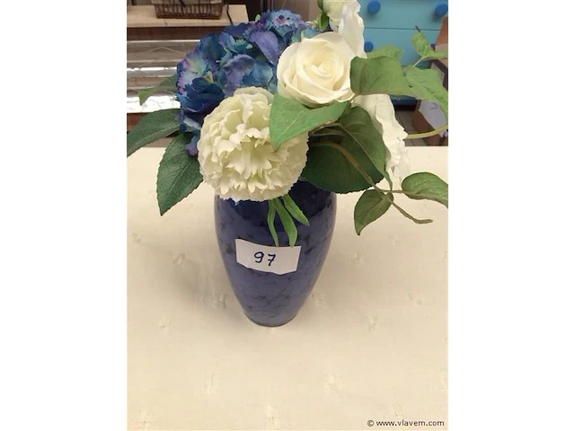 Vaas met bloemen - afbeelding 1 van  2