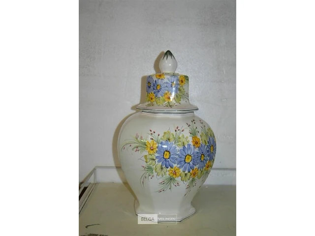 Vaas met deksel h=40cm (bloemenmotief) 1892 - afbeelding 1 van  3
