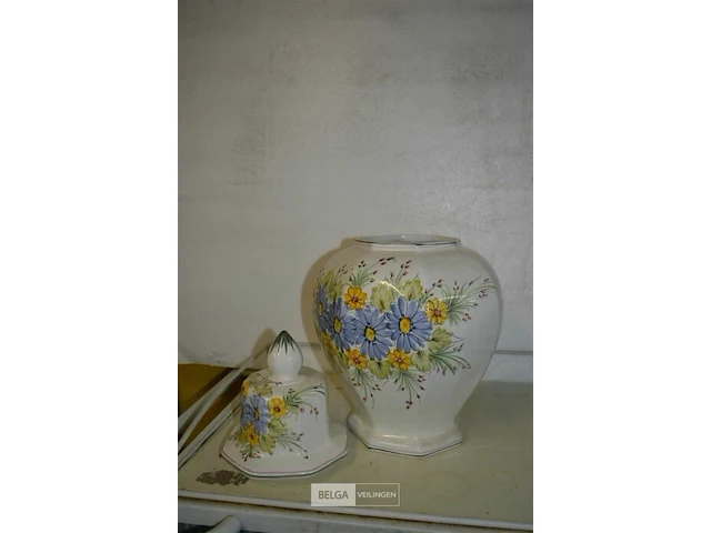 Vaas met deksel h=40cm (bloemenmotief) 1892 - afbeelding 3 van  3