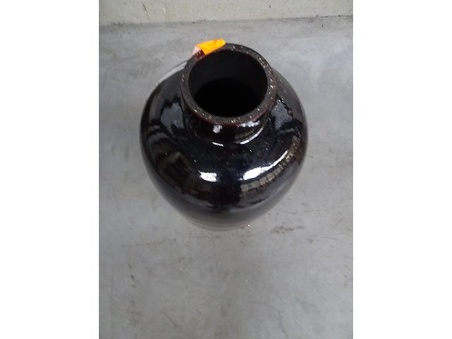 Vaas met gouden bloemstukken - afbeelding 2 van  2