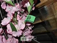 Vaas met kunstbloemen - afbeelding 2 van  2