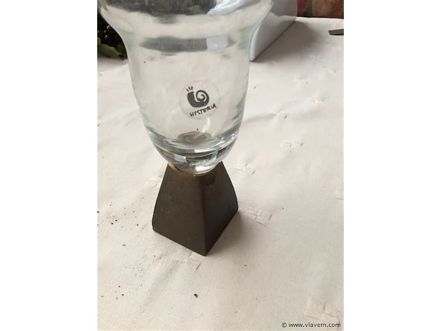 Vaas op metalen voet - afbeelding 2 van  3