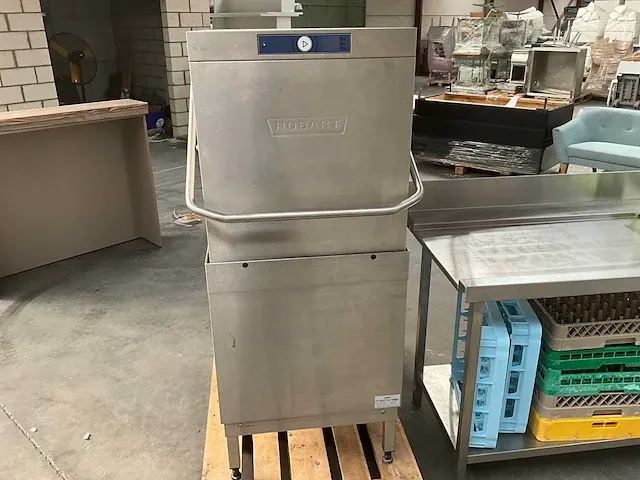 Vaatwasmachine hobart amx-10 a met bijhorende doorschuiftafels - afbeelding 1 van  19