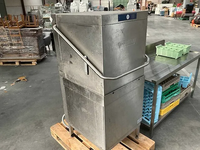 Vaatwasmachine hobart amx-10 a met bijhorende doorschuiftafels - afbeelding 12 van  19