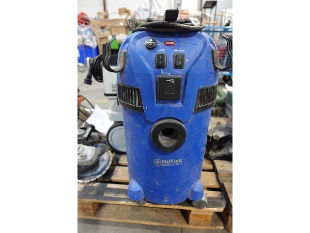 Vacuum nilfisk - afbeelding 1 van  3