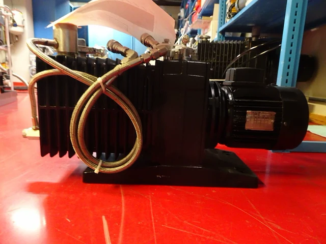 Vacuum pump alcatel - afbeelding 3 van  7