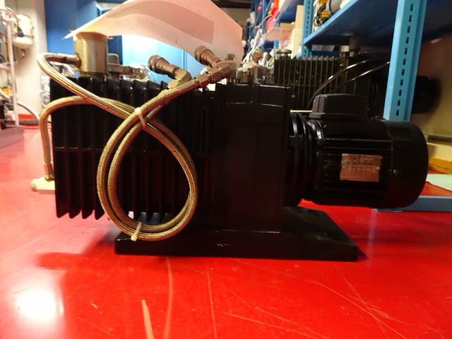 Vacuum pump alcatel - afbeelding 4 van  7