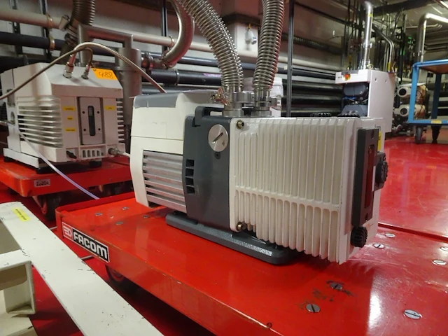 Vacuum pump alcatel - afbeelding 3 van  4