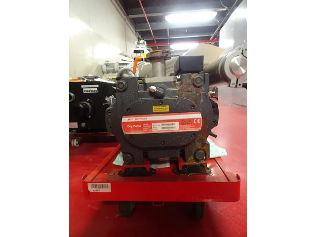 Vacuum pump edwards - afbeelding 1 van  4