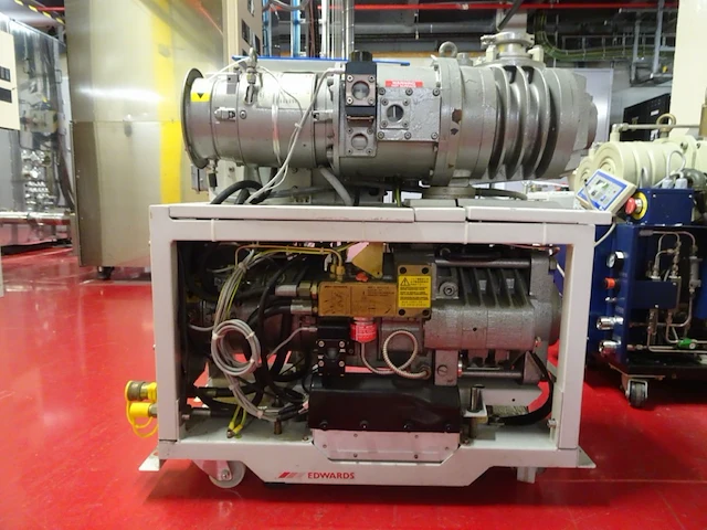 Vacuum pump edwards - afbeelding 4 van  9