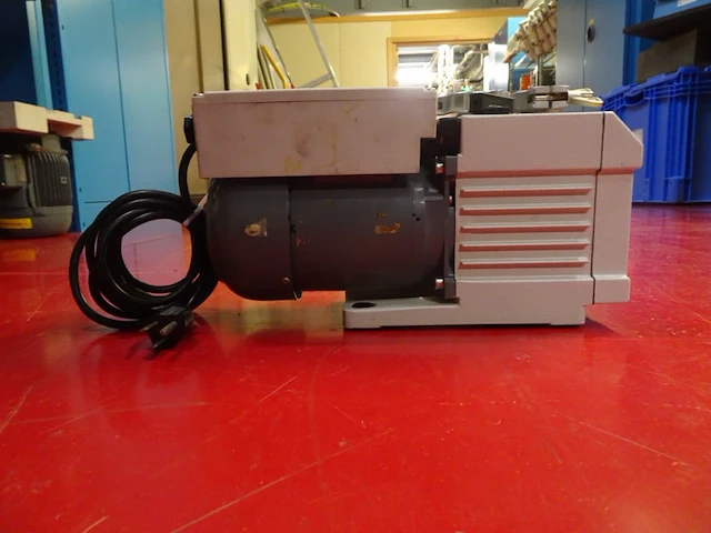 Vacuum pump leybold - afbeelding 1 van  4