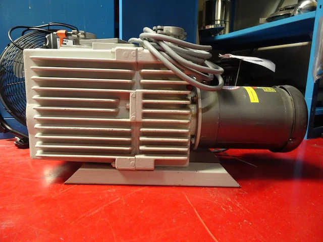 Vacuum pump leybold - afbeelding 3 van  6