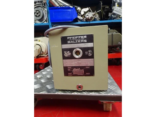 Vacuum pump pfeiffer - afbeelding 1 van  5