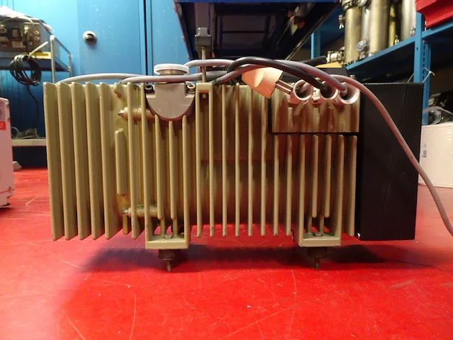Vacuum pump pfeiffer - afbeelding 1 van  4