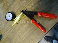 Vacuümpomp met bsg manometer - afbeelding 4 van  5