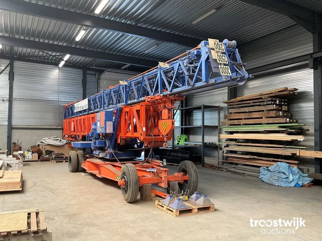 Vakwerk bouwmaterialen, houtbewerkingsmachines, houtvoorraad en meubilair