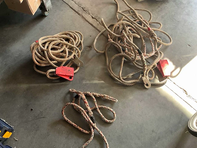 Valbeveiligingstouwen (valstoplijnen) 3x - afbeelding 1 van  2