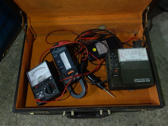 Valies met multimeters - afbeelding 1 van  2