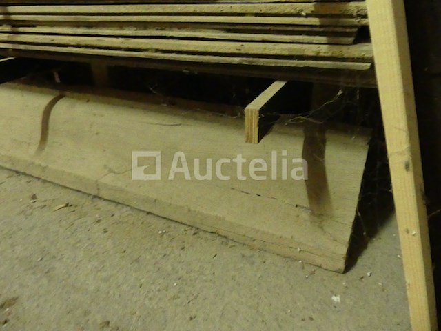 Vallende planken, latten en balken - afbeelding 2 van  30