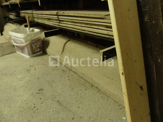 Vallende planken, latten en balken - afbeelding 3 van  30