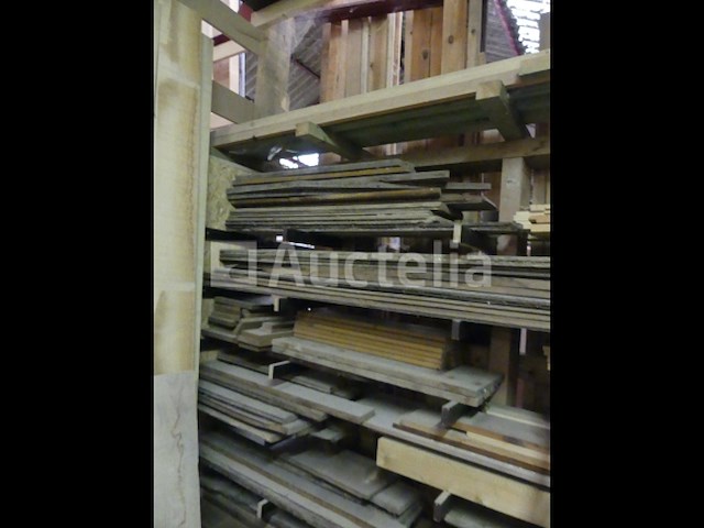 Vallende planken, latten en balken - afbeelding 5 van  30