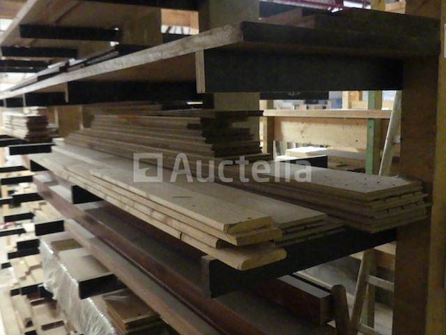 Vallende planken, latten en balken - afbeelding 14 van  30