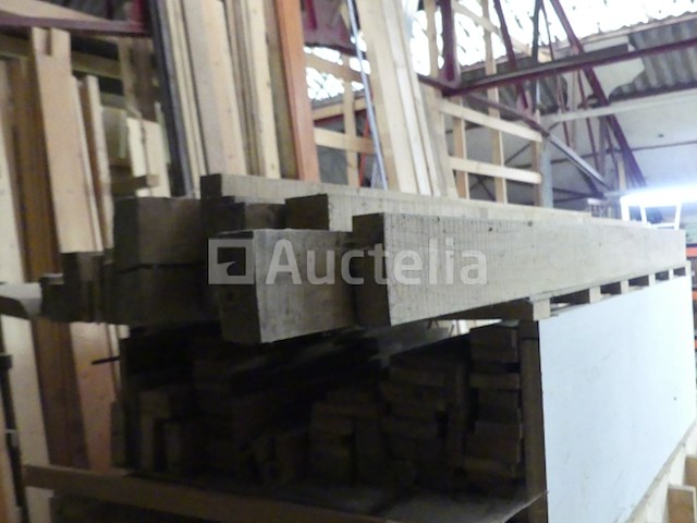 Vallende planken, latten en balken - afbeelding 16 van  30