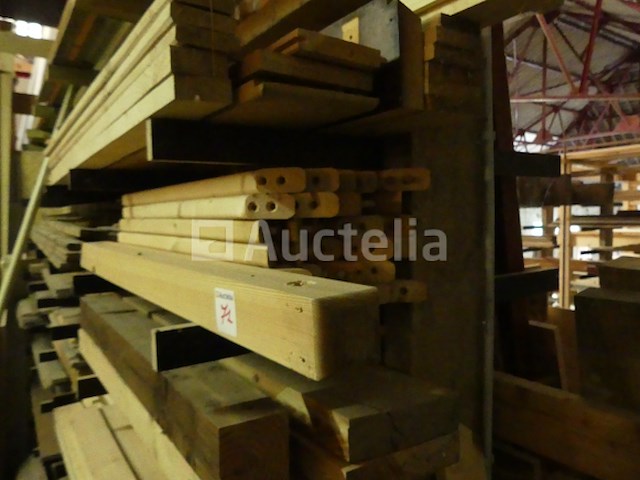 Vallende planken, latten en balken - afbeelding 12 van  30