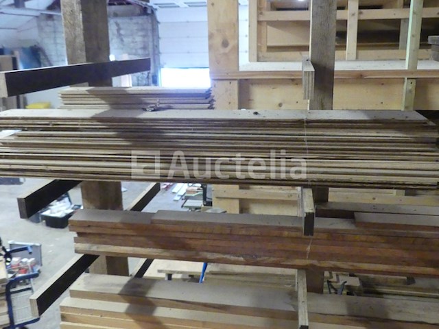 Vallende planken, latten en balken - afbeelding 24 van  30