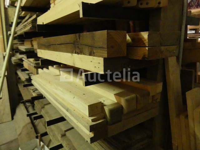 Vallende planken, latten en balken - afbeelding 23 van  30