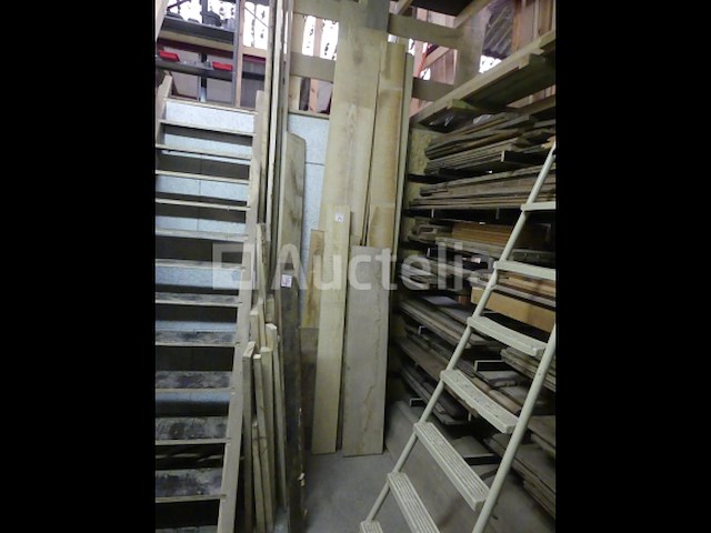 Vallende planken, latten en balken - afbeelding 27 van  30