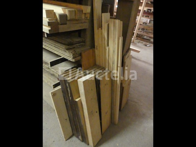 Vallende planken, latten en balken - afbeelding 30 van  30