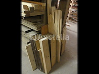 Vallende planken, latten en balken - afbeelding 30 van  30