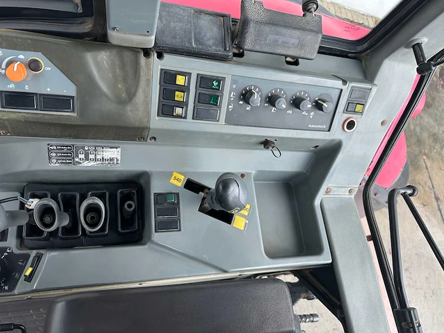 Valtra - t150 - vierwielaangedreven landbouwtractor - afbeelding 20 van  33