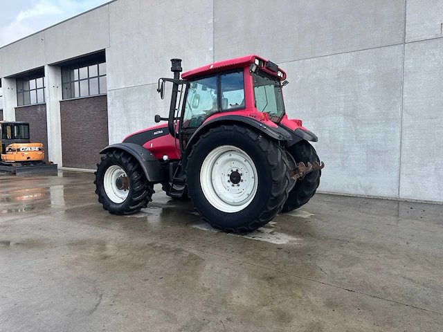 Valtra - t150 - vierwielaangedreven landbouwtractor - afbeelding 30 van  33