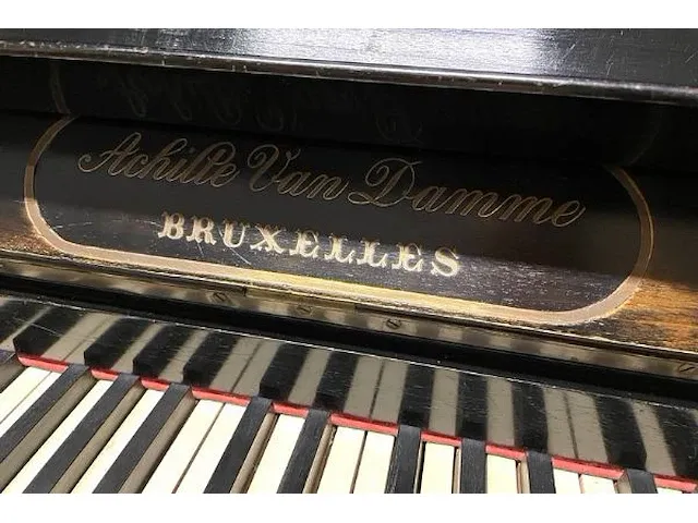 Van damme piano (business de papa van ...) - afbeelding 7 van  12