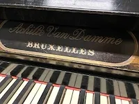 Van damme piano (business de papa van ...) - afbeelding 7 van  12