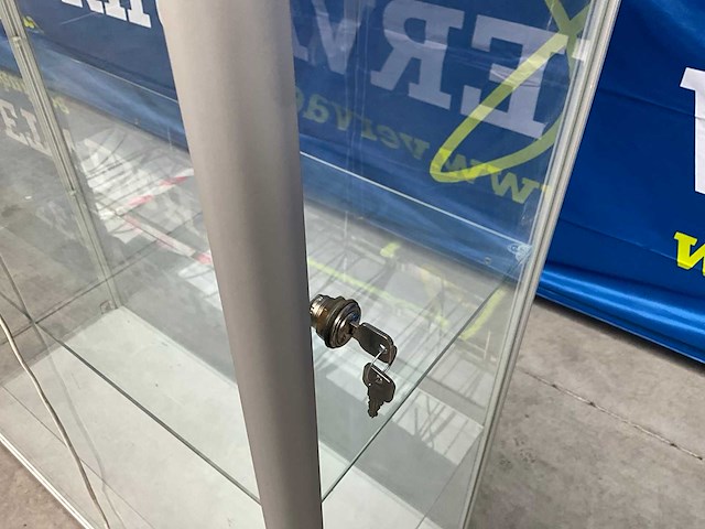 Van esch vitrinekast - afbeelding 6 van  7