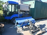 Vandy machine met opvangbak en opzetstuk voor borstel