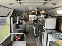 Vanhool autobus ingericht als frituur - afbeelding 10 van  21