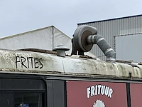 Vanhool autobus ingericht als frituur - afbeelding 15 van  21