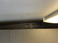 Vanhool autobus ingericht als frituur - afbeelding 17 van  21
