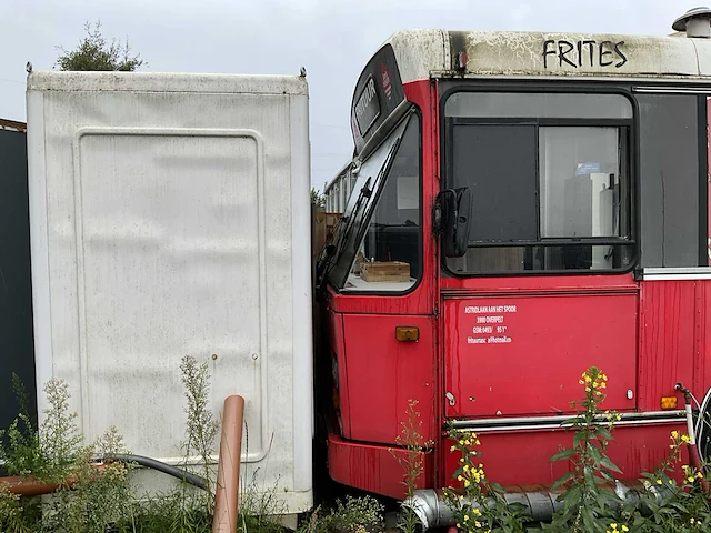 Vanhool autobus ingericht als frituur - afbeelding 2 van  21